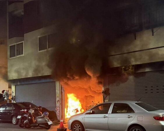 ▲彰化住宅火警釀17人嗆傷送醫。(資料圖/警方及消防提供)