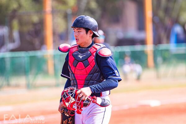 ▲▼韓國首爾擊敗龜山後小選手高興擁抱,鄭裕暋是首爾隊4棒及捕手,是本屆比賽的打點王。(圖/徐生明棒球發展協會提供)