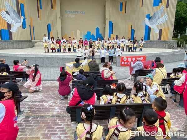 ▲▼ 康寧大學攜手佳和非營利幼兒園小朋友老幼共學快閃演出獲得家長一致好評! 。(圖/康寧大學提供)