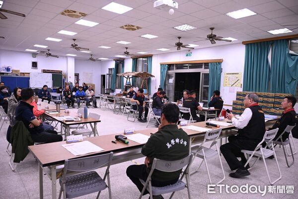 ▲鳳凰颱風第十一次災後復原會議,由秘書長饒忠主持。(圖/花蓮縣政府提供,下同)