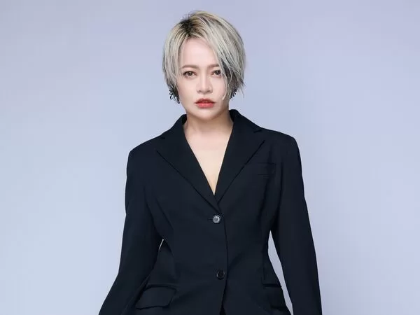 ▲▼戴愛玲宣佈續約舊東家華納音樂。(圖/華納音樂提供)