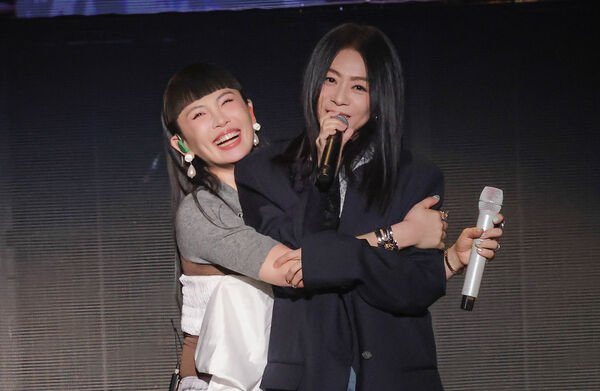 ▲▼魏如萱開心能與偶像陳綺貞合體。(圖/好多音樂提供)