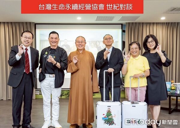 ▲「生命的永續經營」世紀對談吸引約 400 人到場聆聽,築夢學堂座無虛席。(記者林東良翻攝,下同)