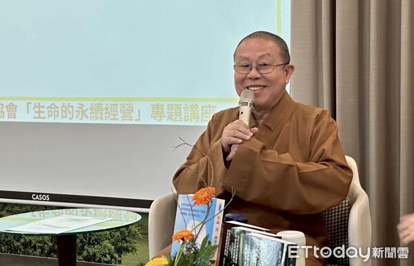 ▲「生命的永續經營」世紀對談吸引約 400 人到場聆聽,築夢學堂座無虛席。(記者林東良翻攝,下同)