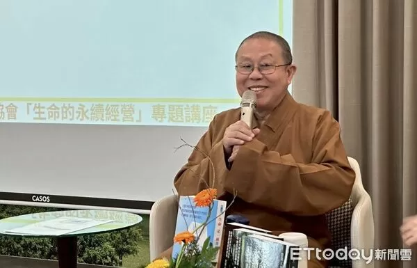 ▲「生命的永續經營」世紀對談吸引約 400 人到場聆聽,築夢學堂座無虛席。(記者林東良翻攝,下同)