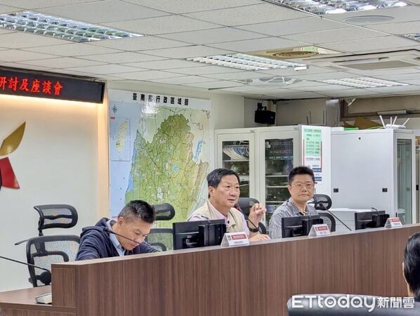 ▲台南市消防局邀集專技及安檢人員座談,強調雙方合作共守消防安全。(記者林東良攝,下同)