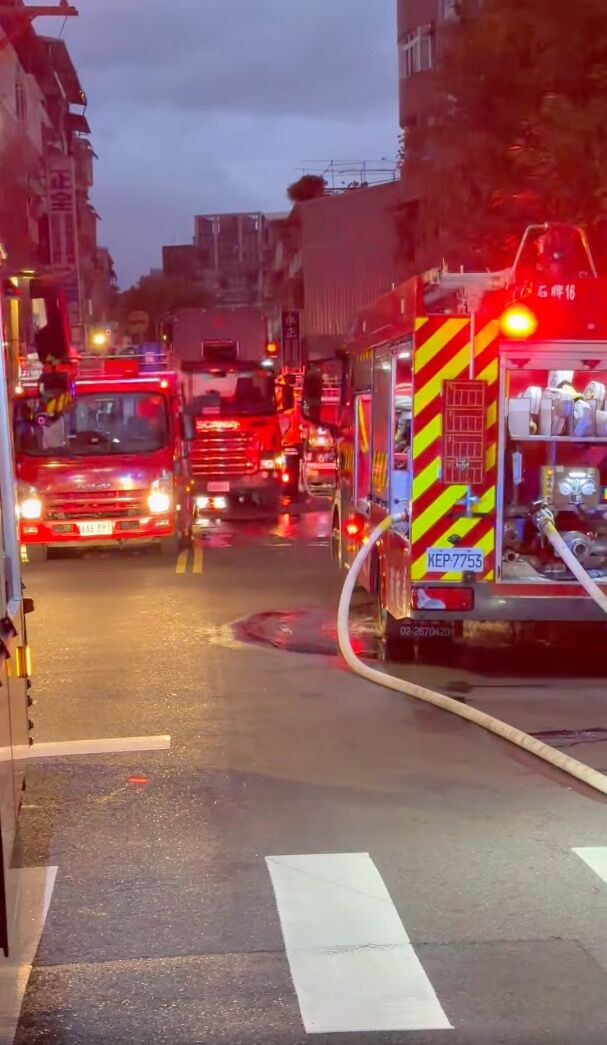 ▲▼台北市北投區義理街火警。(圖/翻攝臉書/台北之北投幫(北投區&士林區))