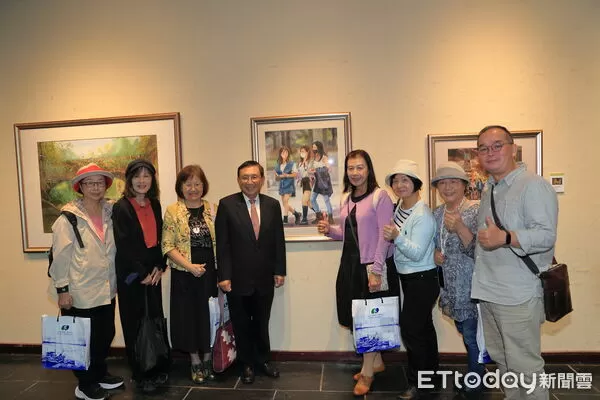 ▲郭宗正水彩創作展在台南市文化中心展出,吸引許多民眾前往欣賞。(圖/記者林東良翻攝,下同)