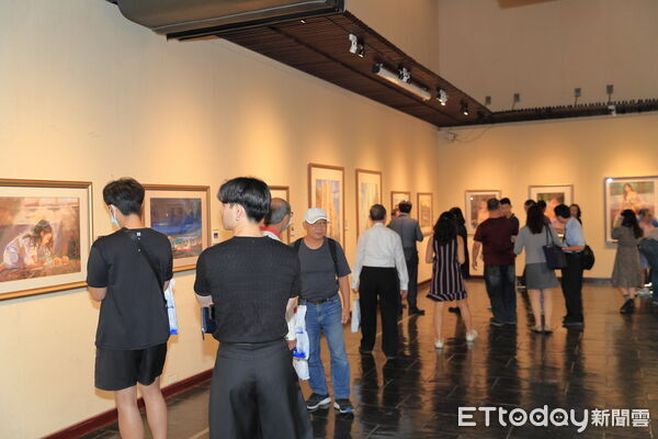 ▲郭宗正水彩創作展在台南市文化中心展出,吸引許多民眾前往欣賞。(圖/記者林東良翻攝,下同)