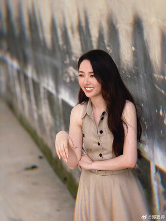 ▲▼郭碧婷曬近照,網驚第一張像向太。(圖/翻攝自微博)