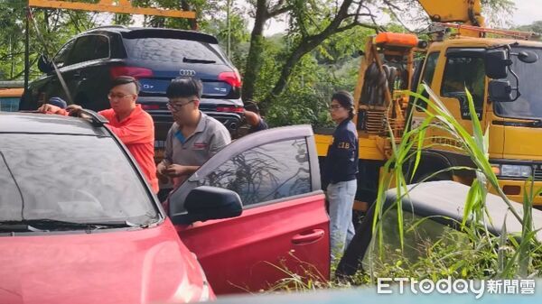 ▲刑事局偵破三環幫吳姓主嫌經營6家公司涉及假車貸詐騙、警方收網查扣232輛權利車市值逾億。(圖/記者張君豪翻攝)