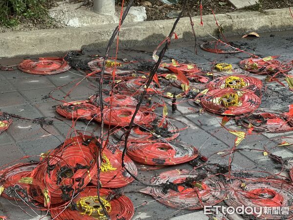 ▲▼台中27年土地公廟凌晨惡火燒成廢墟,竟是2名男孩蓄意縱火。(圖/記者許權毅攝,下同)