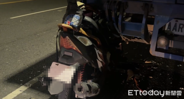 ▲▼ 雲林台一丁線一名40歲機車騎士,撞上違停路邊的貨車身亡。(圖/記者游瓊華翻攝,下同)