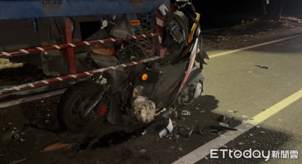 ▲▼ 雲林台一丁線一名40歲機車騎士,撞上違停路邊的貨車身亡。(圖/記者游瓊華翻攝,下同)