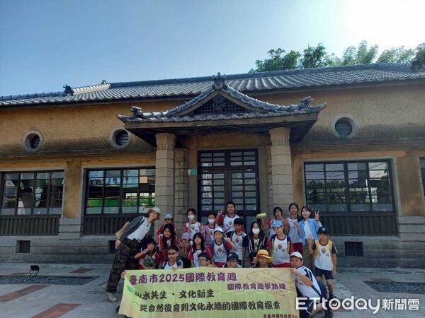 ▲台南市學生參與國際教育遊學路線,走讀老街與古蹟,體驗多元文化與歷史風貌。(記者林東良攝,下同)