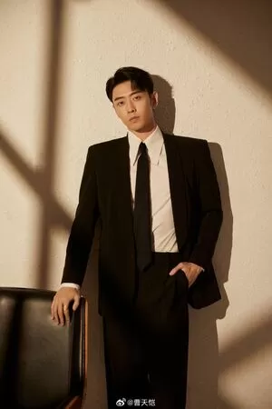 ▲▼短劇男神曹天愷健身片洩愛。(圖/翻攝自微博、抖音)