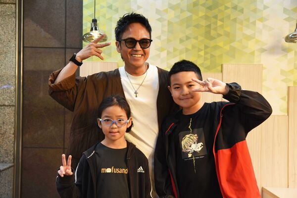 ▲徐詣帆攜兒女朝聖阿甯咕。(圖/夢田影像提供)