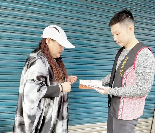 ▲針對網路謠傳桃園市府怠慢處理全民國防手冊發放作業,桃市府今天澄清,手冊由國防部統籌,且復興區公所已優先發放給民眾。(圖/市府民政局提供)