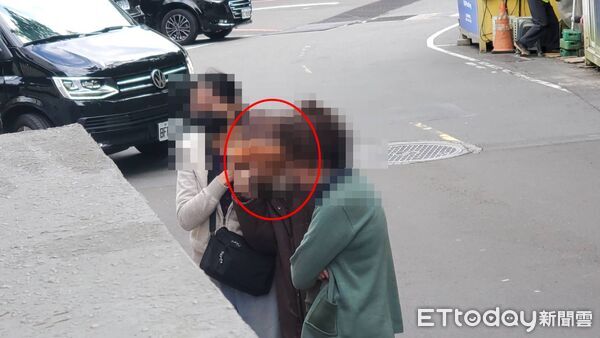 ▲▼ 士林紅15R公車右轉撞死老翁,今下午檢方在殯儀館相驗。(圖/記者黃彥傑攝,下同)