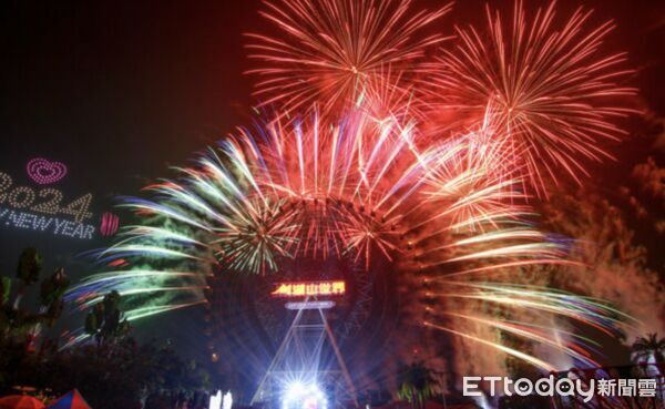 ▲2024劍湖山摩天輪跨年夜煙火。(圖/ETtoday資料照)