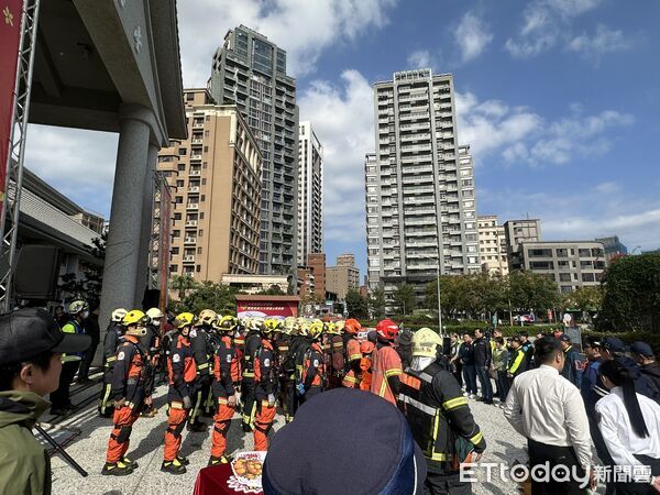 ▲▼新北市消防局有鑒於香港高樓大火,進行高樓搶救演練 。(圖/記者陳以昇翻攝)