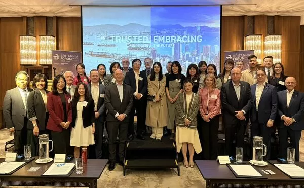 ▲Britannia P&I協會代表與台灣與會代表合影,前排左五Britannia CEO Andrew Culter、左二保達公司總經理羅百合。(圖/保達提供)