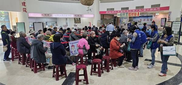 ▲北區國稅局「金馬迎春」水果月曆兌換