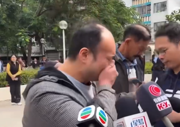 ▲▼宏福苑大火94死,他淚崩尋妻:斷聯前叫她撐下去。(圖/翻攝自微博)