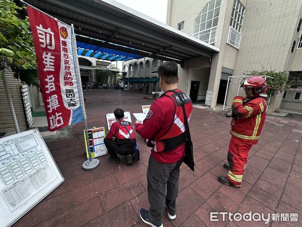 ▲台南消防局第四大隊與社會局於長泰教養院新市分院辦理聯合防災演練。(記者林東良翻攝,下同)