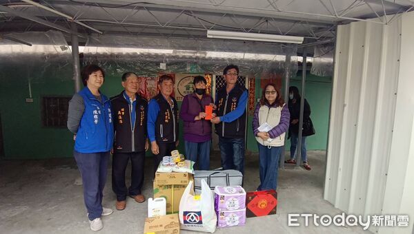 ▲台南勞工局王鑫基局長率木工志工走訪弱勢家庭,歲末送暖傳遞城市愛心。(記者林東良翻攝,下同)