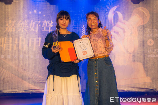 ▲嘉南藥理大學60周年校慶首場歌唱大賽熱力登場,學生展現青春活力。(記者林東良翻攝,下同)