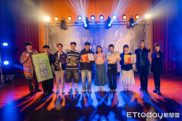 ▲嘉南藥理大學60周年校慶首場歌唱大賽熱力登場,學生展現青春活力。(記者林東良翻攝,下同)