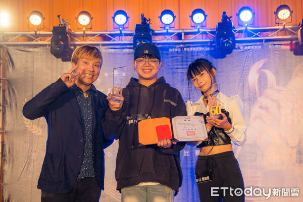 ▲嘉南藥理大學60周年校慶首場歌唱大賽熱力登場,學生展現青春活力。(記者林東良翻攝,下同)