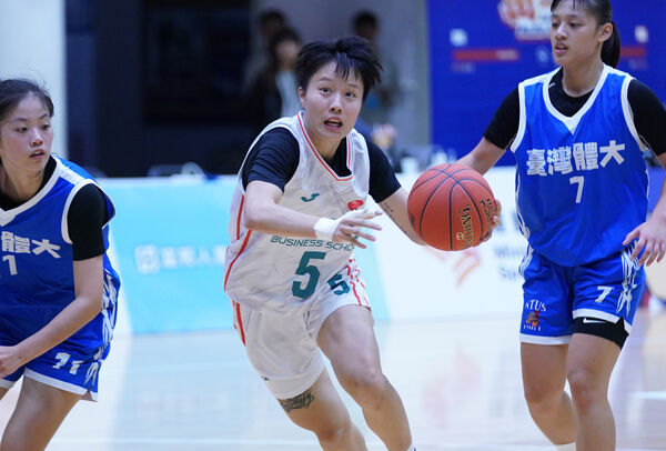 ▲中信金融管理學院女籃劍指UBA四強,邱群琋扛起進攻主力大旗。(圖/大專體總提供)