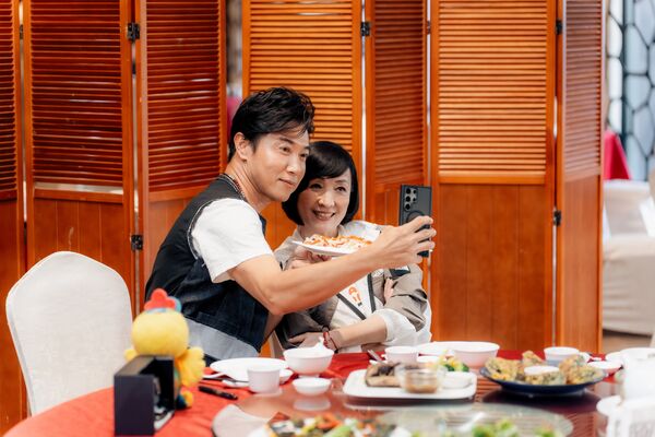 ▲莎莎(左起)、吳映潔(鬼鬼)、阿倉、姚元浩。登上澎湖輪,進行「海上廚神」任務。(圖/好看娛樂)