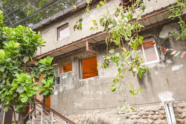 ▲▼台大公館「尖蚪」,隱身寶藏巖國際藝術村聚落的秘境咖啡!老屋空間飲料好喝。(圖/部落客周花花提供)