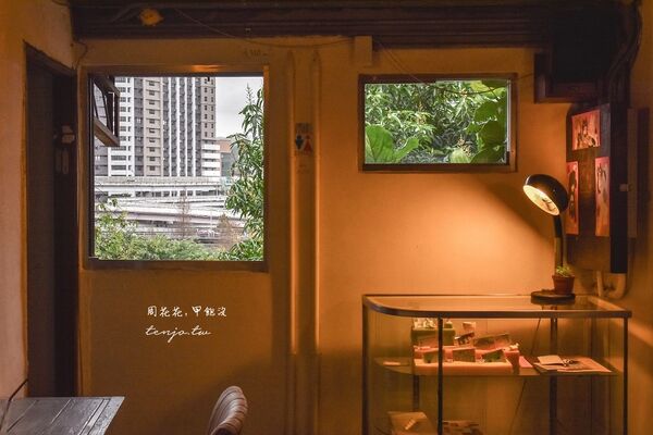 ▲▼台大公館「尖蚪」,隱身寶藏巖國際藝術村聚落的秘境咖啡!老屋空間飲料好喝。(圖/部落客周花花提供)