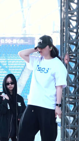 ▲▼TWICE唱〈日不落〉萬人聽音漏! 粉絲超狂反應⋯逗笑場內成員。(圖/翻攝自TWICE IG)