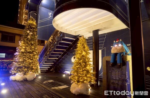 ▲藍晒圖聖誕小鎮巨型薑餅屋造景登場,11/29起化身台南冬季打卡聖地。(記者林東良翻攝,下同)