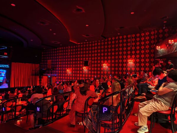 ▲▼「Calypso Cabaret Show克里普索人妖秀」,曼谷河濱夜市Asiatique必看。(圖/部落客珊莎提供)