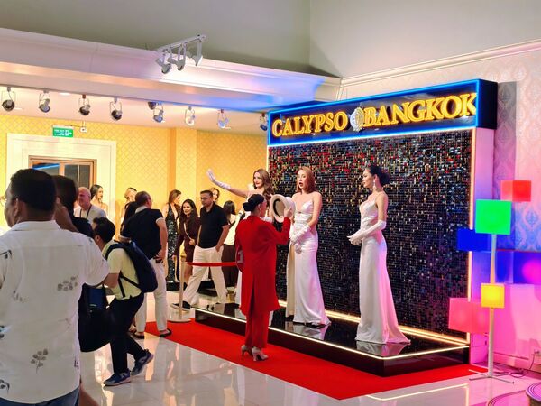 ▲▼「Calypso Cabaret Show克里普索人妖秀」,曼谷河濱夜市Asiatique必看。(圖/部落客珊莎提供)