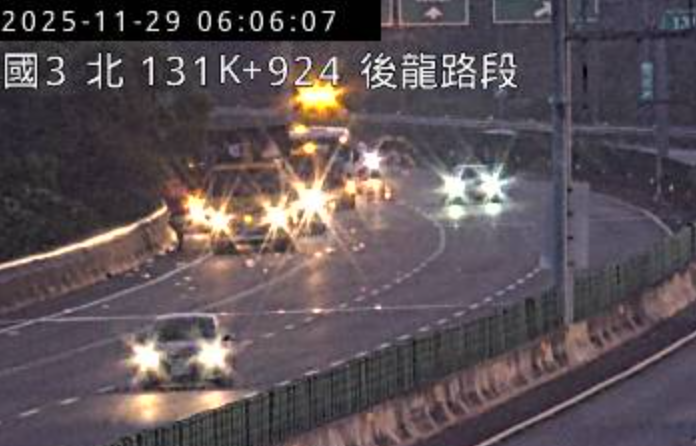 ▲▼快訊/苗栗國3南下事故 1砂石、2大貨車追撞。(圖/高公局)