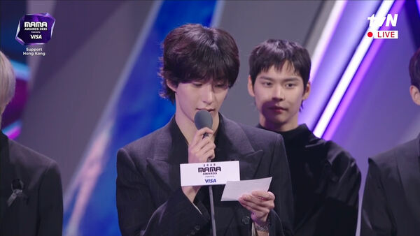 ▲▼ MAMA/RIIZE獲獎表情嚴肅,Anton罕見講「廣東話」哀悼(圖/翻攝自MyVideo)