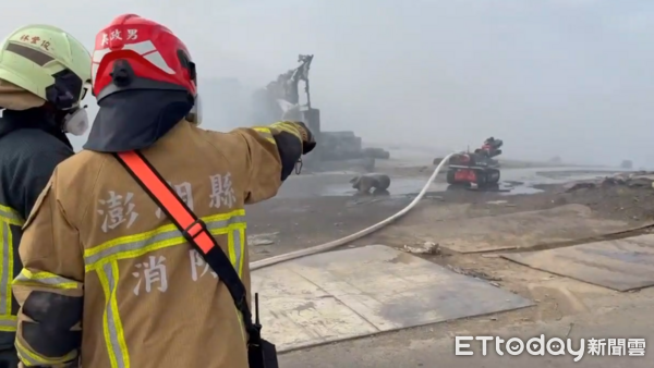 ▲▼ 澎湖縣湖西鄉紅羅村垃圾衛生掩埋場起火,警義消花費45小時終於撲滅。(圖/地方中心翻攝,下同)