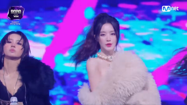 ▲▼i-dle為香港改燃燒歌詞!雨琦、舒華避唱「good thing」胸前細節超暖。(圖/翻攝自Mnet Kpop YpuTube)