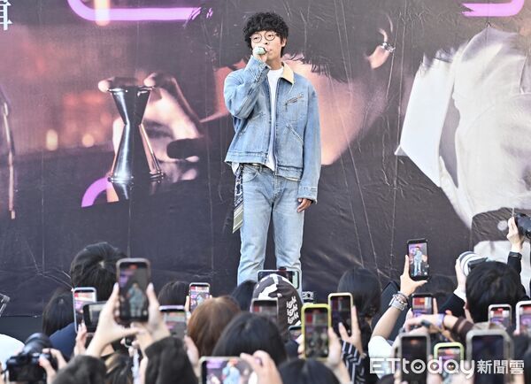 ▲▼盧廣仲首張全情歌專輯 《HeartBreakFast 傷心早餐店》簽唱會。(圖/記者李毓康攝)