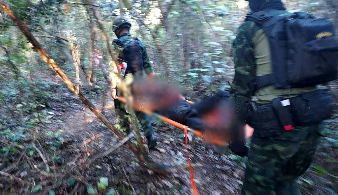 ▲▼中國籍男子非法入境泰國時,在邊境誤踩地雷重傷。(圖/翻攝自民意報)