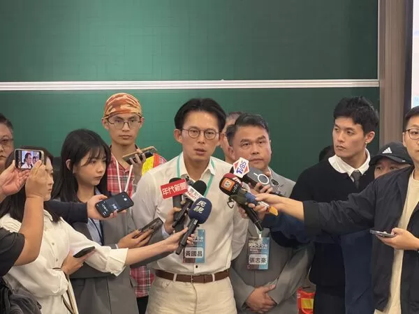 ▲▼民眾黨主席黃國昌出席「極端氣候下 跨域整備與韌性強化」系列論壇。(圖/記者陳家祥攝)