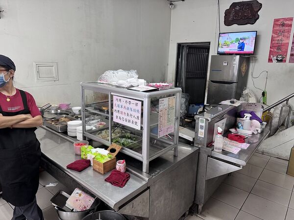 ▲▼前金半熟鴨蛋包肉燥飯飄香65年。(圖/部落客小虎提供)