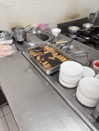 ▲▼前金半熟鴨蛋包肉燥飯飄香65年。(圖/部落客小虎提供)